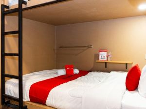 RedDoorz Hostel @ di Panjaitan Simpang Lima