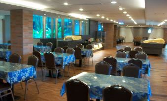Kinsa Holiday Hotel - Housity
