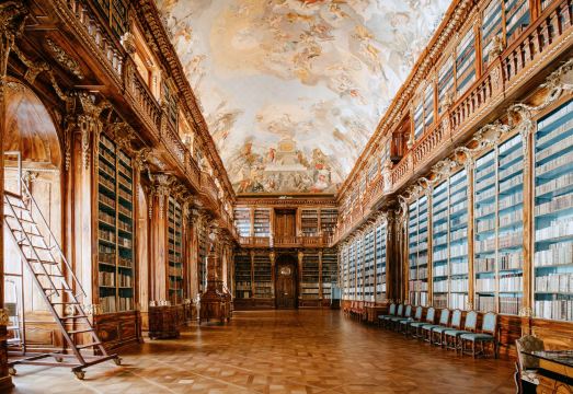 Andaz Prague, by Hyatt의 세련된 내부 디자인