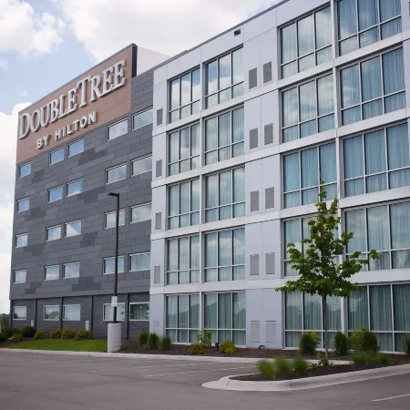 DoubleTree by Hilton Omaha Southwest