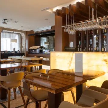 Turim Terreiro do Paço Hotel Отели рядом с достопримечательностью «Лиссабонский собор»