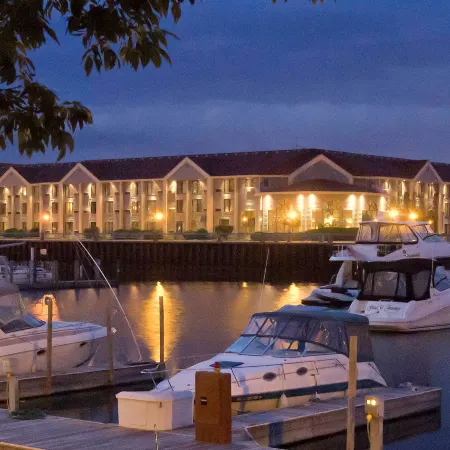 DoubleTree by Hilton Racine Harbourwalk