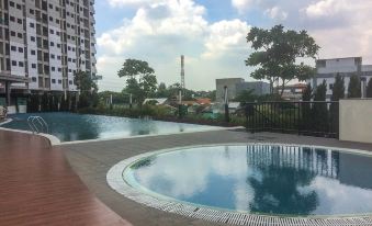 Minimalist Studio at the Oasis Apartment Near Waterboom Cikarang