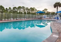 Days Inn & Suites by Wyndham Fort Pierce I-95