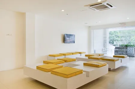 Go Hotels Manila Airport Road Отели рядом с достопримечательностью «Нешнел Шрайн оф Ауэр Мотер оф Перпечуал Хелп»