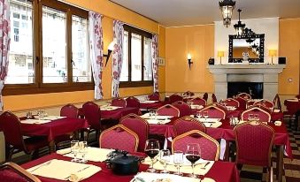 Logis -Hotel & Restaurant de la Place