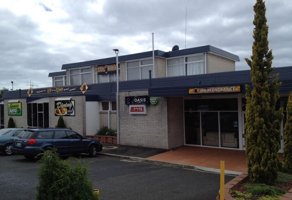 탑 오브 더 타운 호텔 모텔