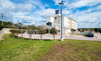 Motel 6 Marble Falls, TX