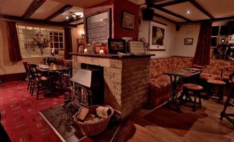 Old Coach House at the Golden Lion - Housity