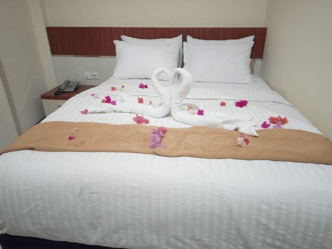 4. Hotel Mi..