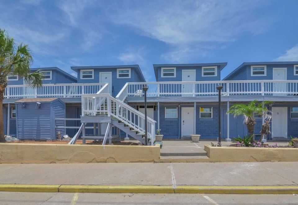 Coastal Cottage - Housity