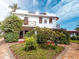 Flame Tree Cottages