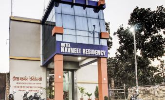 OYO 27698 Hotel Navneet Residency