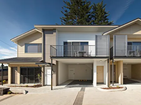 Cardiff Executive Apartments Отели в г. Уорнерс Бэй