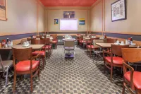 Howard Johnson by Wyndham Winnipeg West