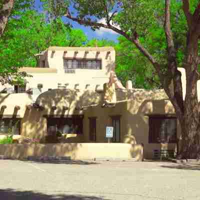 Sagebrush Inn & Suites Hotel Exterior