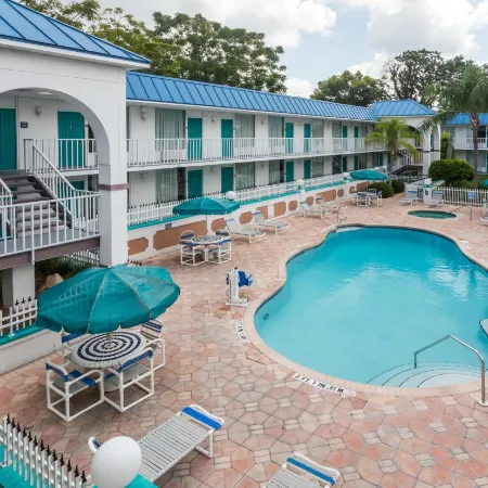 Days Inn & Suites by Wyndham Port Richey