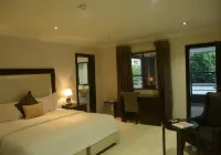 S & S Hotel & Suites
