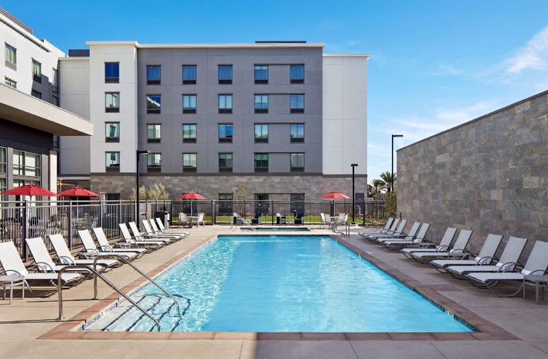 Hampton Inn Long Beach Airport photo 3