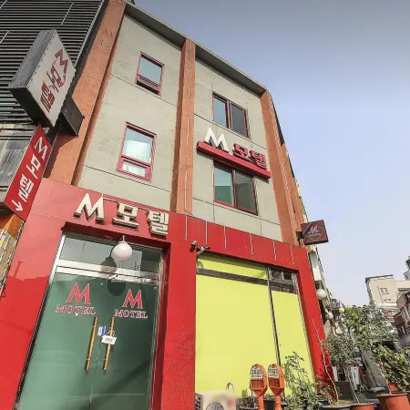 Sindang M Отели рядом с достопримечательностью «Магазин Friend Mart»