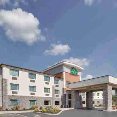 La Quinta Inn & Suites by Wyndham Batavia Hotel Exterior