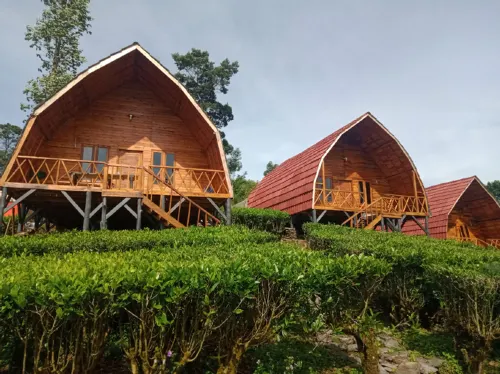 Glamping di Gunung Bangku Hotels in Rancabali