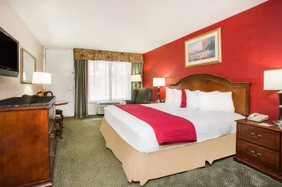 Ramada by Wyndham & Suites Warner Robins Hotels in Warner Robins