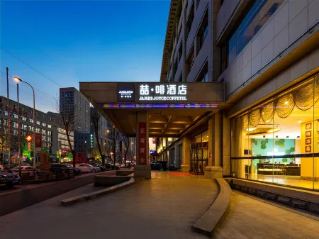 James Joyce Coffetel (Tianjin Olympic Sports Center Lingbin Road Metro Station)