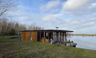 Romantic Luxury Eco-Friendly River Front Houseboat