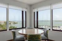 SpringHill Suites Bradenton Downtown/Riverfront Hotel in zona Dancing Crane Gallery