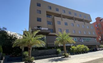 Hotel Cypress