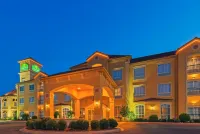 La Quinta Inn & Suites by Wyndham OKC North - Quail Springs Hotels near Zales