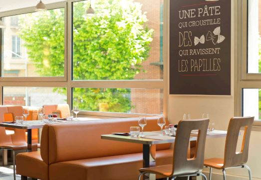 이비스 니스 상트르 가르 호텔 수영장 또는 외관 사진