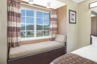 Microtel Inn & Suites by Wyndham Franklin - parking
