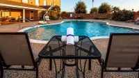 Best Western Plus Waxahachie Inn  Suites فنادق في Waxahachie