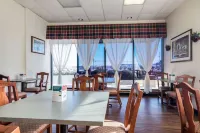 Econo Lodge Inn & Suites Conference Center Dublin - breakfast