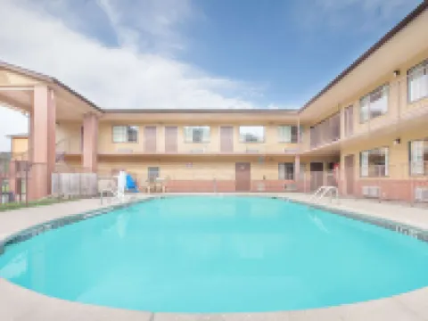 Days Inn by Wyndham Fayetteville Hotels in Washington County