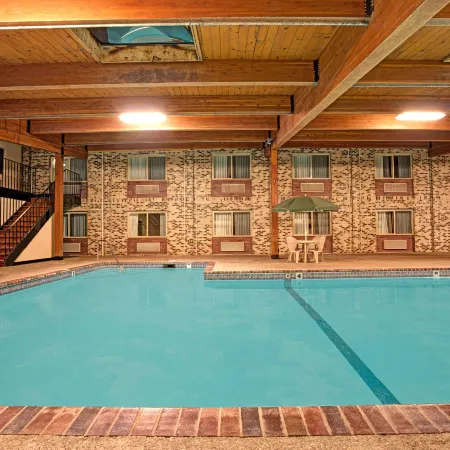 Super 8 by Wyndham Monticello