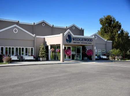 Wedgewood Resort Отели рядом с достопримечательностью «Заказник Френдс оф Кримерс Филд эт Кримерс Филд Мигратори Уотерфоул»