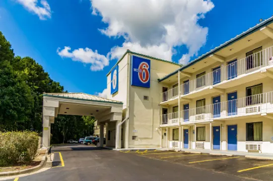 Motel 6 Raleigh, NC Cary