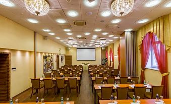 Avalon Hotel & Conferences