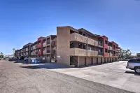 Lake Havasu Condo Walk to Lake, Dining and Shops!