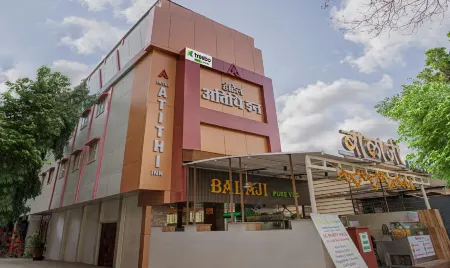 Treebo Atithi Inn Malad Отели рядом с достопримечательностью «Глобал Випассана Пагода»