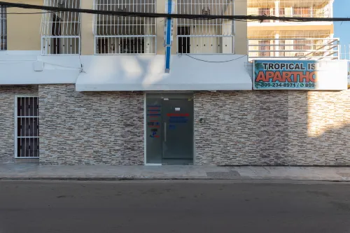 Modern 1-Bedroom Apartment with Private Balcony  Fast Wi-Fi  Santo Domingo Este - 2-Star