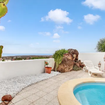 Villa with Pool Overlooking the Atlantic Ocean and Parque Holandes.