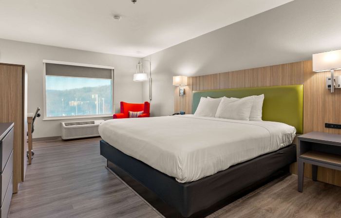 Country Inn & Suites by Radisson, Asheville at Asheville Outlet Mall, NC