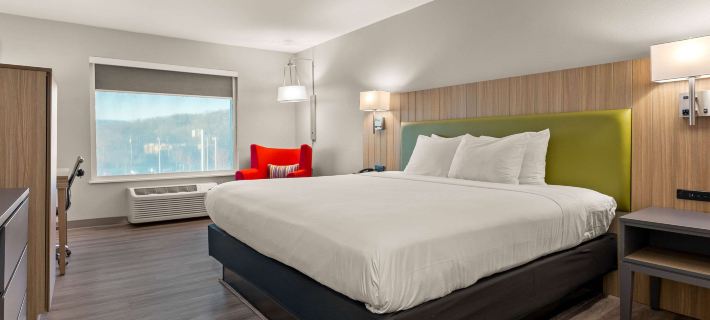 Country Inn & Suites by Radisson, Asheville at Asheville Outlet Mall, NC Hotels in Buncombe County