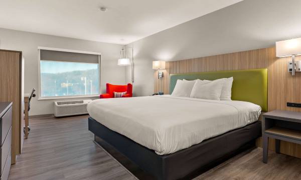 Country Inn & Suites by Radisson, Asheville at Asheville Outlet Mall, NC