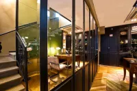 Montefiore 16 - Urban Boutique Hotel - parking