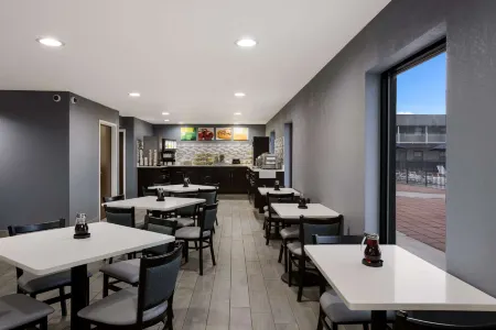 Quality Inn & Suites Big Rapids Near University Отели в г. Биг Рапидс